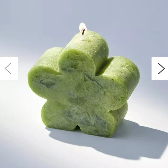 NWT Flower Candle - Picture 1 of 5